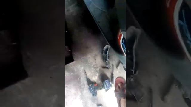 Скутер заводиться на газу смотреть онлайн