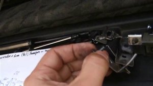 Ока 360 ; ОТПИРАНИЕ задней дверцы ("хлопушки").