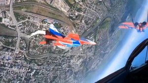 Видео из кабины пилота самолета пилотажной группы «Стрижи»