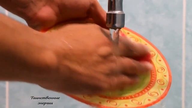 Почему нельзя мыть посуду в гостях