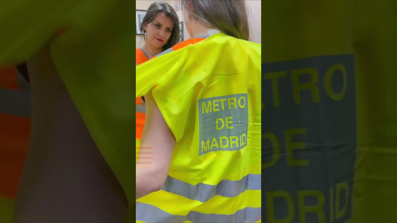 Сколько всего жилетов, успел посчитать? #shortsmetro  #izmetro #изметро #metro