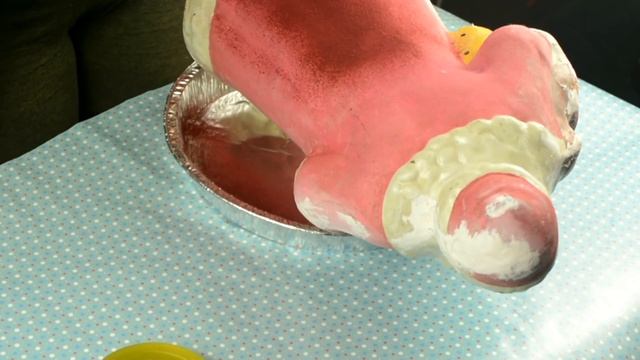 Как отреставрировать советского Деда Мороза / Реставрация подставочной фигуры смотреть онлайн