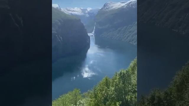 Гейрангер фьорд в Норвегии. Живописный морской залив, включенный в список всемирного наследия ЮНЕСК