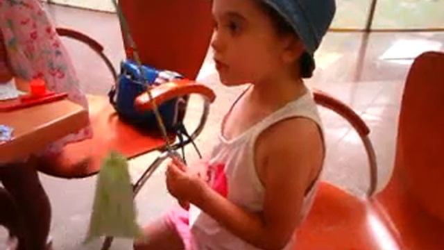 Социализация аутичного ребенка. Катя, 4.5 лет. Делаем поделки, играем. смотреть онлайн