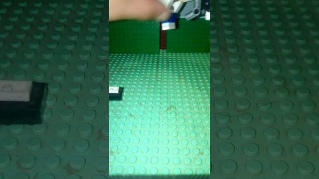 всем привет ребята сегодня я покажу и расскажу как собрать Лего курок на мой пистолет