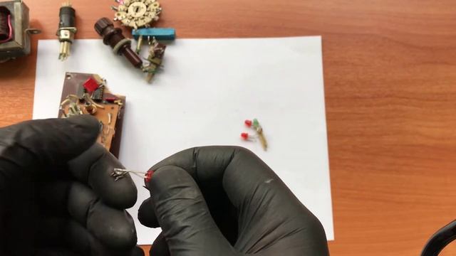 Золото в Светодиодах! Продолжаем Обзор Самоделок из СССР! Цветомузыка из Питера! смотреть онлайн