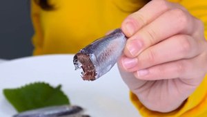 Настоящая еда против десерта с шоколадным желе ДОНА DONA