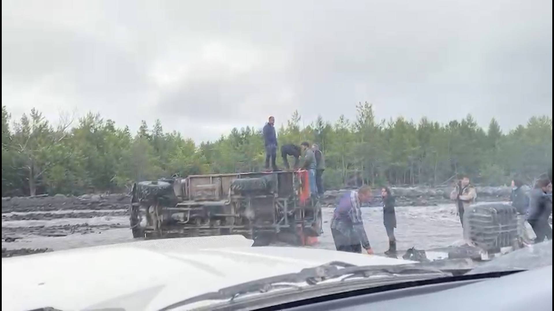 ОПРОКИНУЛАСЬ ВАХТОВКА