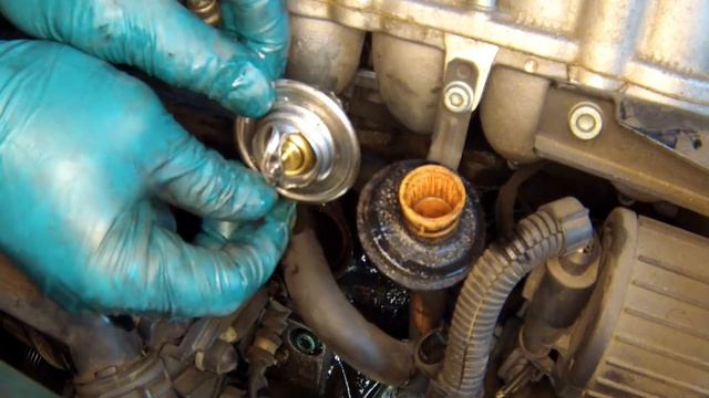 VW Golf / Bora 2.0L Thermostat wechseln смотреть онлайн