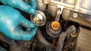 VW Golf / Bora 2.0L Thermostat wechseln