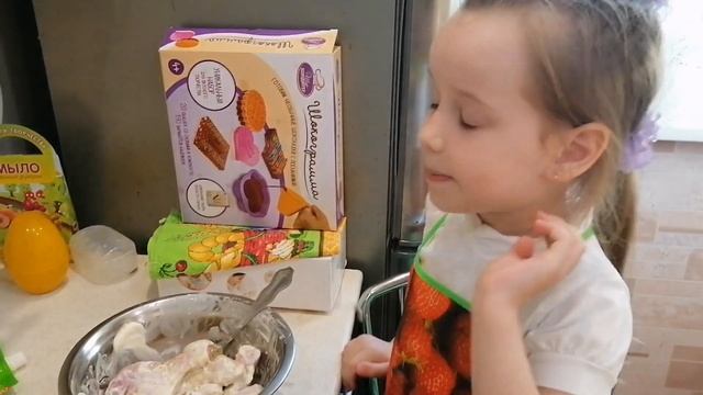 Готовим вместе. Куриные ножки с кортошкой в духовке! ИРИША помогает ГОТОВИТЬ. смотреть онлайн