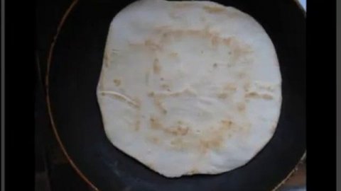 Приготовить лепешки с начинкой. Вкусно! Просто!