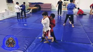 Бросок через плечо очень сложный прием и самый красивый в самбо и дзю- до?