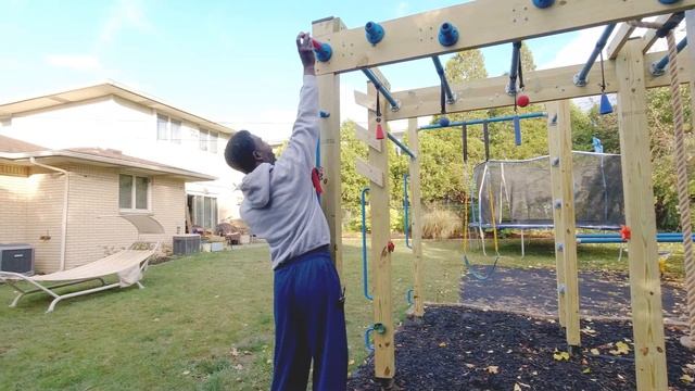 Backyard Ninja Warrior Obstacle Course | Ring Toss and Peg Board смотреть онлайн