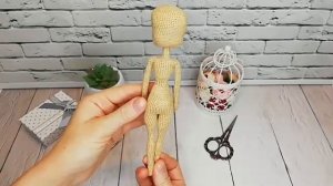 Кукла вязаная крючком на проволочном каркасе