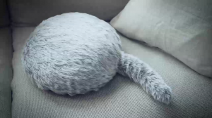 Умная подушка с кошачьим хвостом