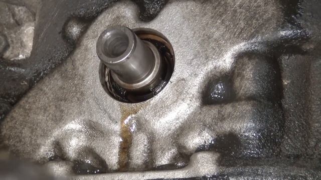 Chrysler Grand Voyager 3,3 1999 г. Замена сальника коленвала, течь масла смотреть онлайн