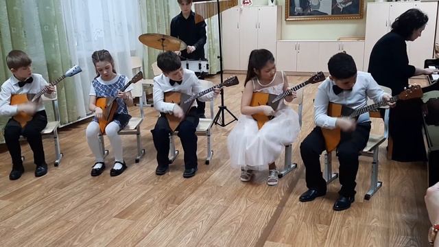 Младший унисон балалаечников ДМШ №2 им.М.И.Глинки, руководители Ольга и Евгений Дубовкины смотреть онлайн