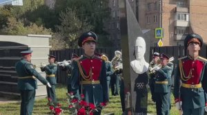 Открытие памятника легенде хоккея Виктору Шувалову. Богородское кладбище в Москве.