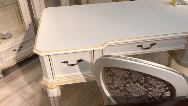 Классический письменный стол. Массив. смотреть онлайн