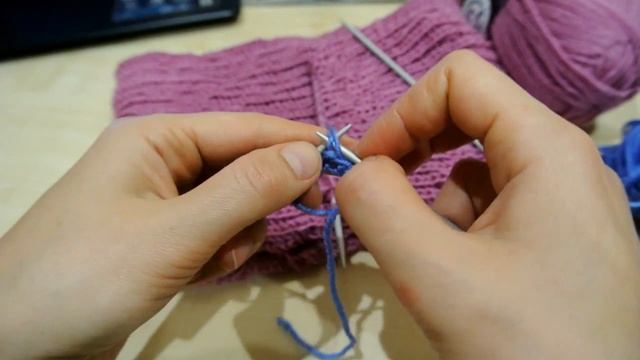 АНГЛИЙСКАЯ РЕЗИНКА ВЯЖЕМ ШАРФ СПИЦАМИ смотреть онлайн