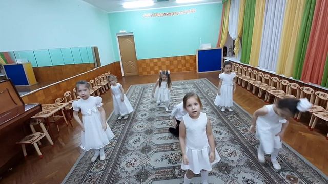 24 садик,танец.Дети 3,4 года.
