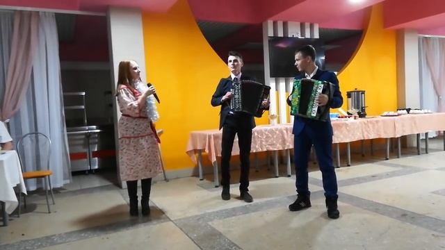 Марина Матвеева.Татарстан.Удмуртские песни на новогоднем вечере закамских удмуртов.Урал Кенеш видео