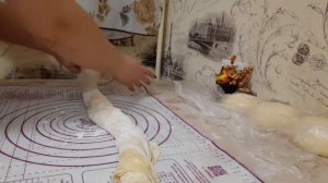 Самса слоеная из дрожжевого теста с курицей и картошкой.