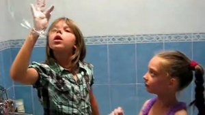 Шоу "мыльных пузырей" прямо в ванной комнате! Soap bubbles show!