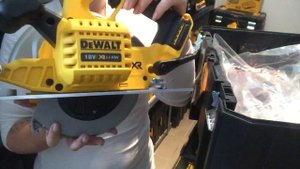 DeWALT DCS570NT - DeWALT Akku Handkreissäge - cordless circular saw DeWALT