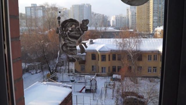 Готовимся к Новому 2017 году. Рисуем на окнах с помощью трафаретов. смотреть онлайн