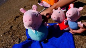 Свинка Пеппа на пляже — Видео с игрушками на море