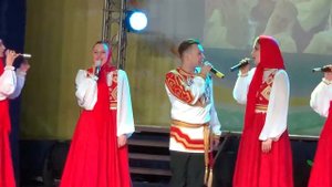 Что ж ты Роза вянешь от мороза )))