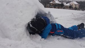 КРУТОЙ ДОМ ИЗ СНЕГА! Снежная ИГЛУ/Building a snow house! Igloo