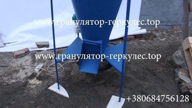 Как работает вертикальный кормосмеситель - Змішувач комбікорму  +38 (098) 09 90 231