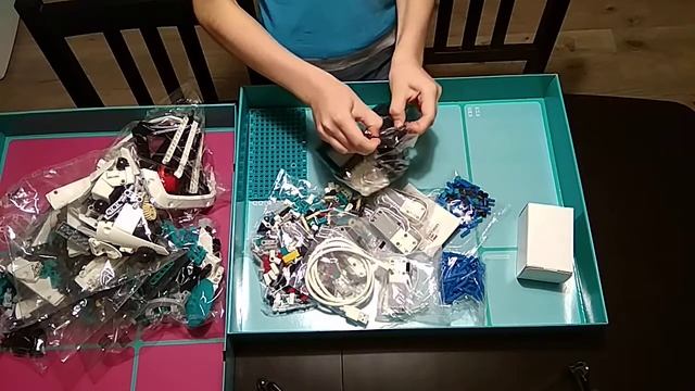 Распаковка набора LEGO Mindstorms Robot Inventor 51515