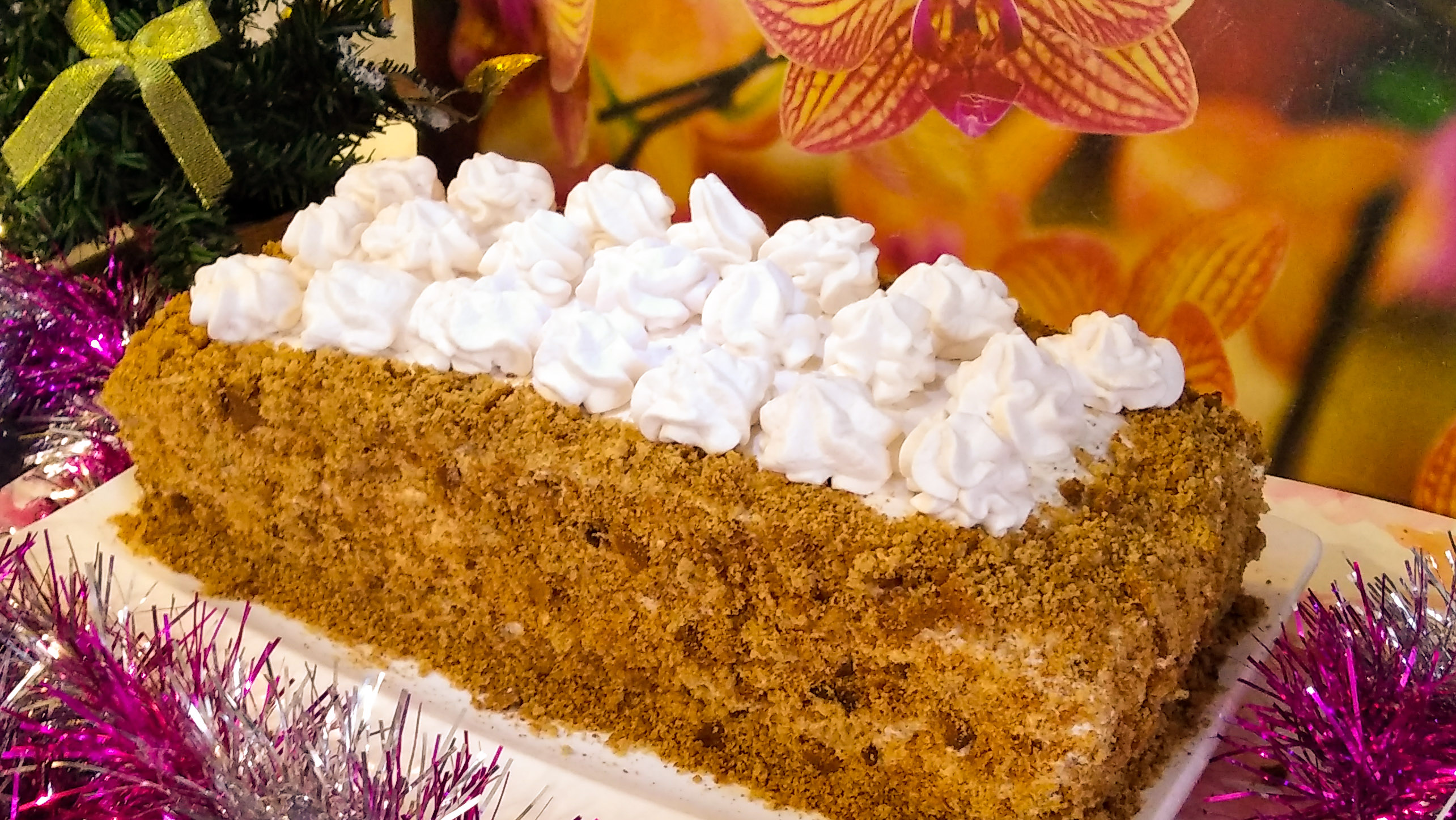 Торт МЕДОВИК со сливочным кремом и красивыми Розочками, такой тортик понравится всем!