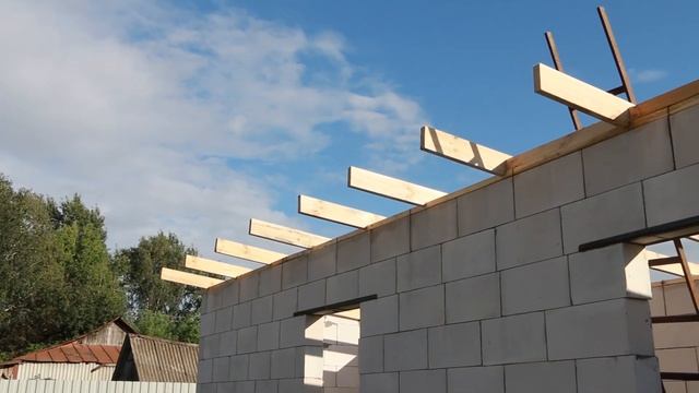 Односкатная крыша сарая.  Мауэрлат, стропила, обрешетка.