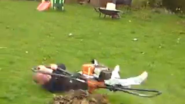 how not to use a post hole borer!!! смотреть онлайн