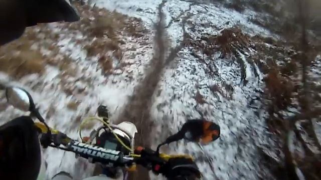 Зимнее эндуро. Холодно в лесу. смотреть онлайн