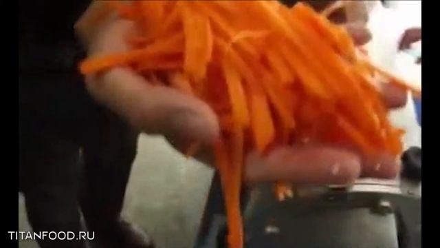 Нарезка моркови установкой Titan TW-801A смотреть онлайн