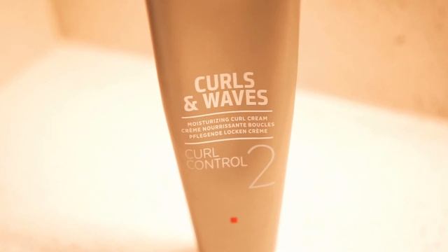 My Super Defined Curly Hair Routine Using Goldwell Dualsenses Curls And Waves Collection смотреть онлайн