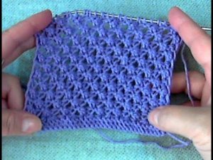 Ажурный узор спицами - узелки. Очень простой в исполнении.