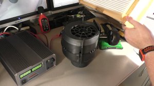 Эксперимент: автомобильные вентиляторы HOFER HF 625 223 и LUZAR LFh 12031 на пониженном напряжении