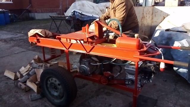 как работает серийный образец дровокола " друг" конструкции Самохвалова