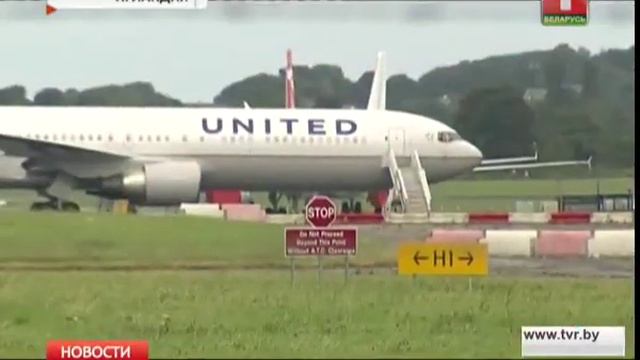 Американский самолет неожиданно попал в зону турбулентности смотреть онлайн