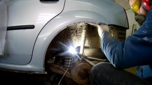 Рено Логан. Левое заднее крыло. Чуть чуть подгнило.  Варим.