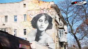 ШКОЛЯРЫ РИСУЮЩИЕ ГРАФФИТИ В ТУАЛЕТЕ