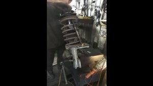 Замена передних стоек Часть 1