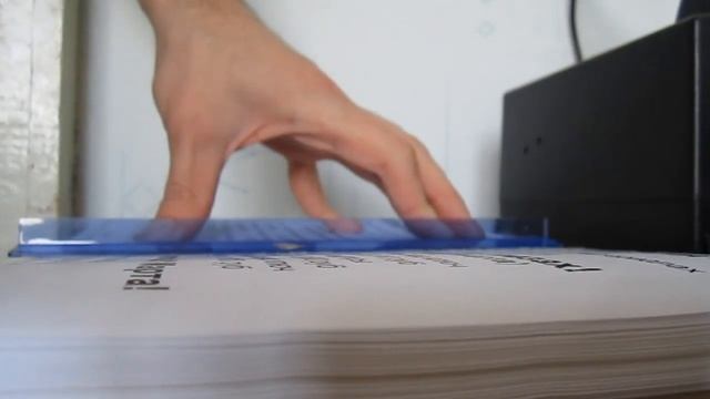 Как быстро нарезать стопку бумаги смотреть онлайн